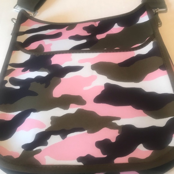 💗Ah-dorned messenger guitar strap pink camo crossbody bag.💗 - Picture 2 of 8